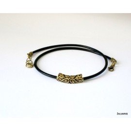 Žalvarinė kolje su natūralia oda