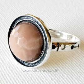 Žiedas su natūraliu Saulės akmeniu Ž501