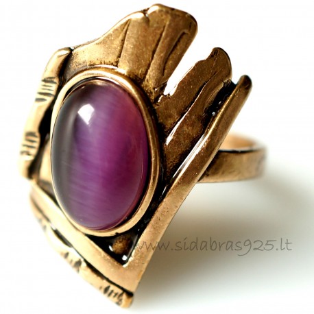 Bronzins žiedas su violetine Katės akimi BŽ054